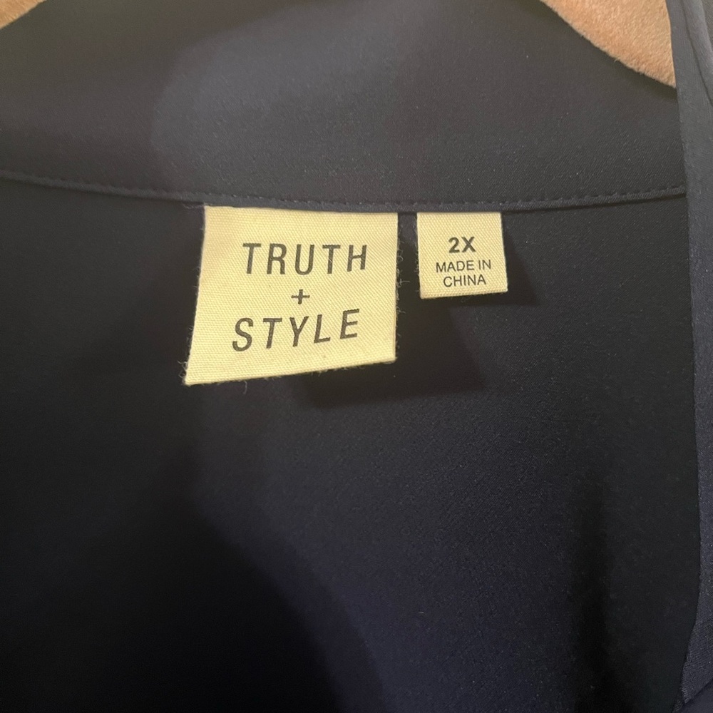Navy blue light weight zippered jacket. Size 2X. Truth & Style. NWOT - Picture 6 of 6